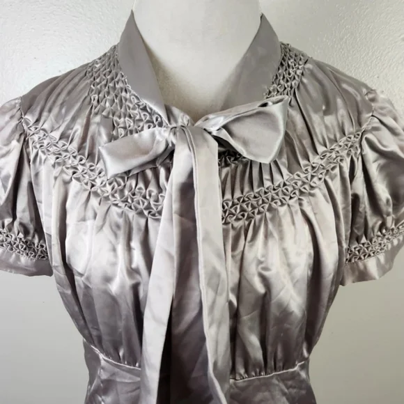 Attention Y2K Pewter Metallic Puff Sleeve Tie Neck Botton Up Blouse Size Large - Picture 2 of 8